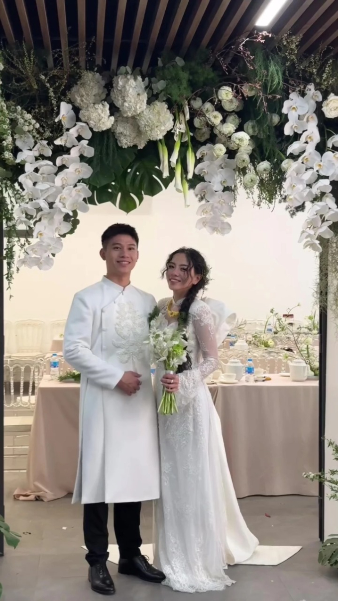Tô Sa và Đạt Phùng rạng rỡ trong ngày cưới.