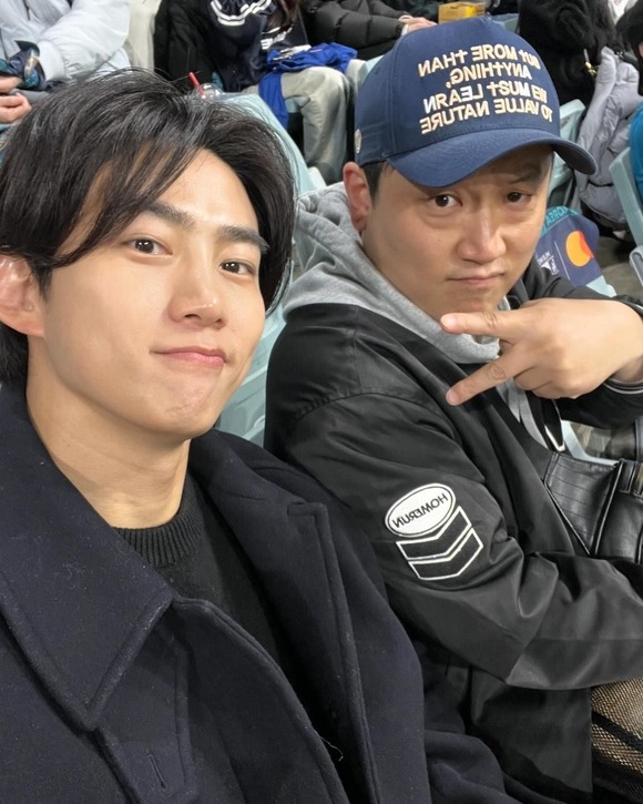 Ok Taec Yeon (2PM) chia sẻ niềm vui khi làm khán giả MLB 2024