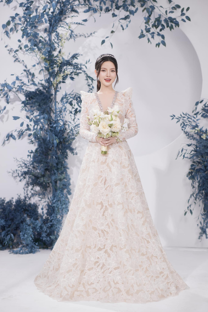Một số mẫu váy cưới trong bộ ảnh cưới của Quang Hải - Chu Thanh Huyền