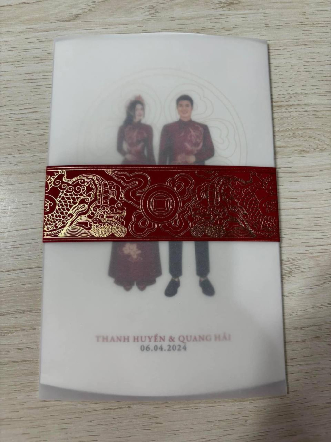         Tấm thiệp cưới xinh xắn của Quang Hải        