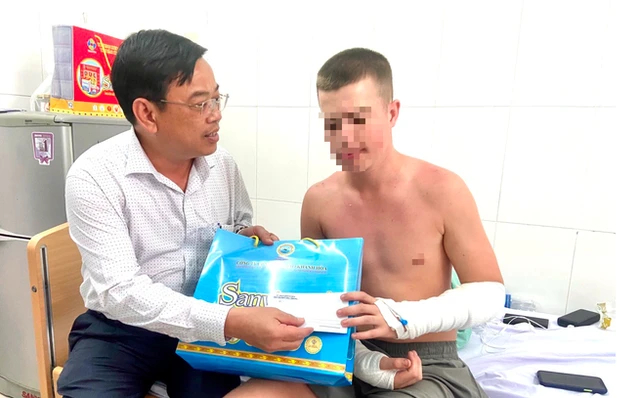 Du khách nước ngoài bị chó cắn rách cả 2 tay khi đang du lịch ở TP.Nha Trang, tỉnh Khánh Hòa