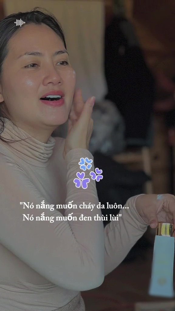 Diễn viên kiêm MC Ngọc Lan cũng nhiệt tình bôi kem chống nắng khi đi quay kèm lời than thở: 