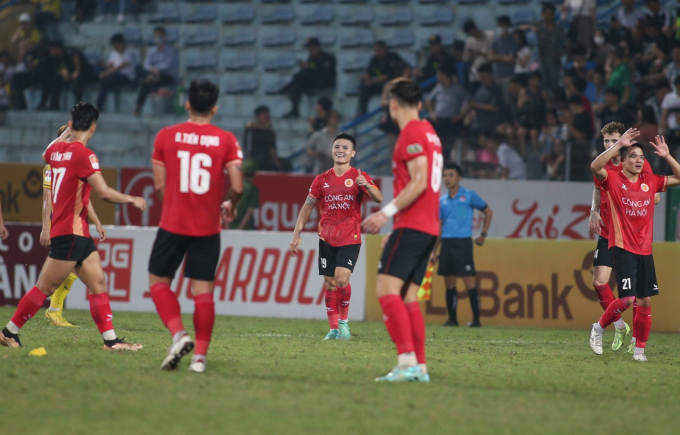 Quang Hải ấn định chiến thắng 2-0 cho đội chủ nhà