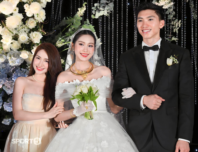 Hòa Minzy khi dự đám cưới Văn Hậu - Hải My ở Thái Bình hồi tháng 11/2023
