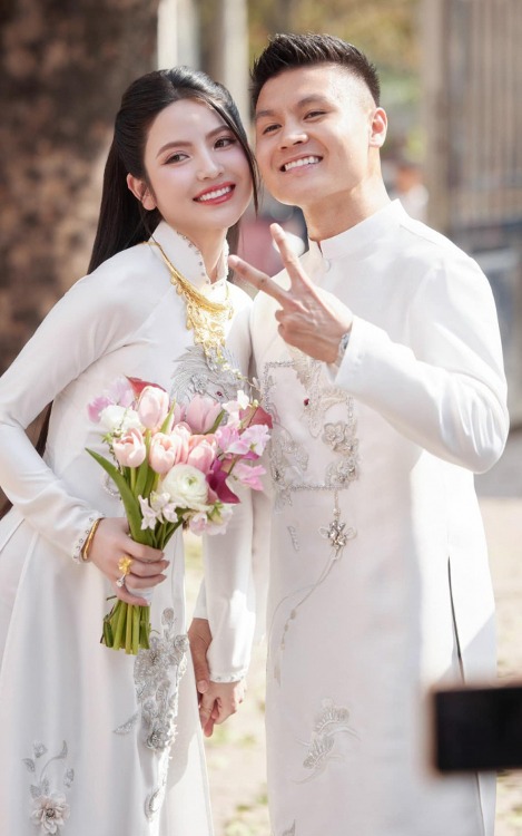 Vợ chồng Quang Hải và Chu Thanh Huyền