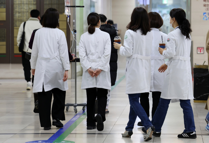 Việc các bác sĩ đình công tại Hàn Quốc đã kéo dài suốt 45 ngày và chưa có dấu hiệu dừng lại