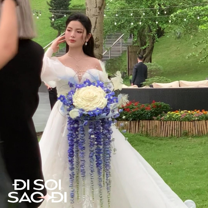 Hoa cưới của Quang Hải và Chu Thanh Huyền trong tiệc ngoài trời 