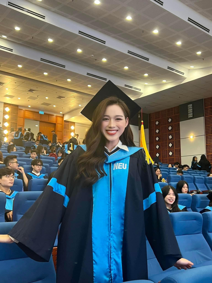 Hoa hậu Đỗ Thị Hà là sinh viên trường Đại học Kinh tế Quốc dân