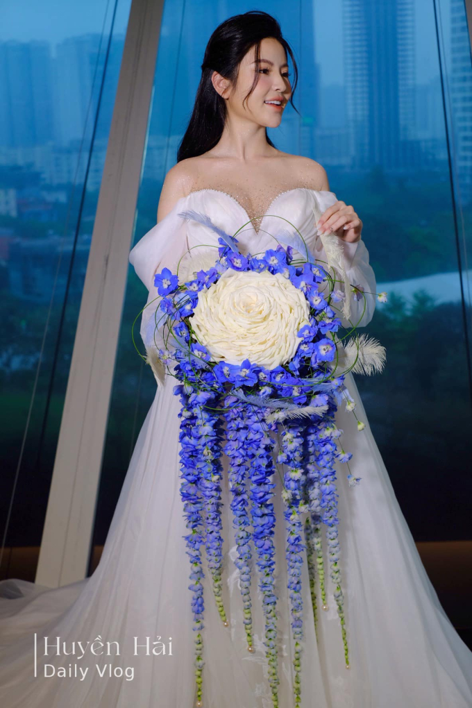 Chu Thanh Huyền khoe cận cảnh bó hoa cưới