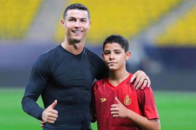 Con trai Ronaldo cũng theo cha gia nhập Al Nassr