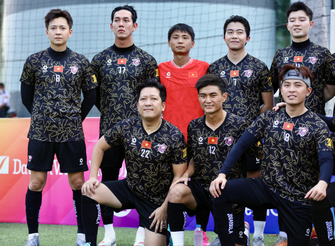 Đội AllStars có sự góp mặt của dàn sao đình đám Trường Giang, Ngô Kiến Huy, Cris Phan, Song Luân, HIEUTHUHAI...
