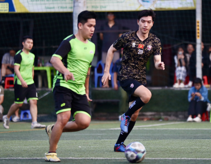 Trở lại trận đấu, dàn sao Việt như hoá các cầu thủ chuyên nghiệp chơi cực lăn xả 