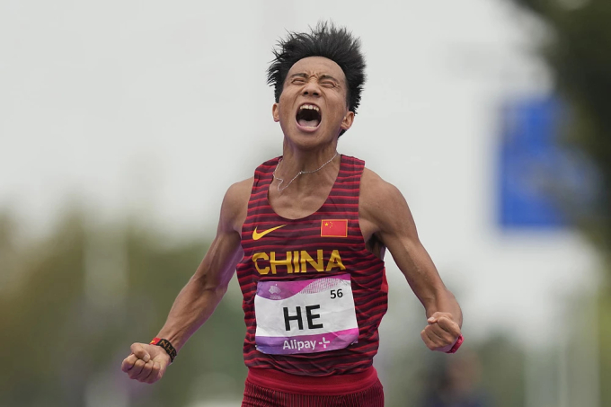 He Jie là VĐV đầu tiên trong lịch sử Trung Quốc giành HCV nội dung marathon tại ASIAD. Ảnh: Tổng hợp