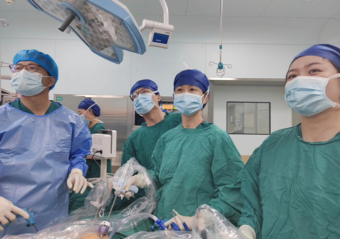   Các bác sĩ đã tiến hành phẫu thuật cắt bỏ tinh hoàn ẩn cho Lý Viên để tránh nguy hiểm tính mạng (Ảnh bệnh viện cung cấp)  