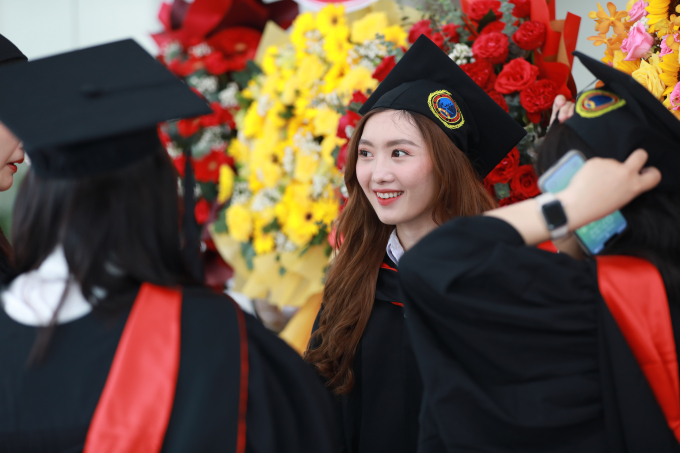 Toàn cảnh lễ tốt nghiệp Đại học Quốc tế Sài Gòn: Toàn khách mời đỉnh, thủ khoa toàn khóa có thành tích siêu 
