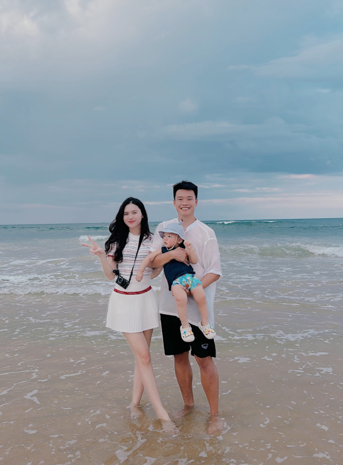 Gia đình 3 người hạnh phúc của Thành Chung