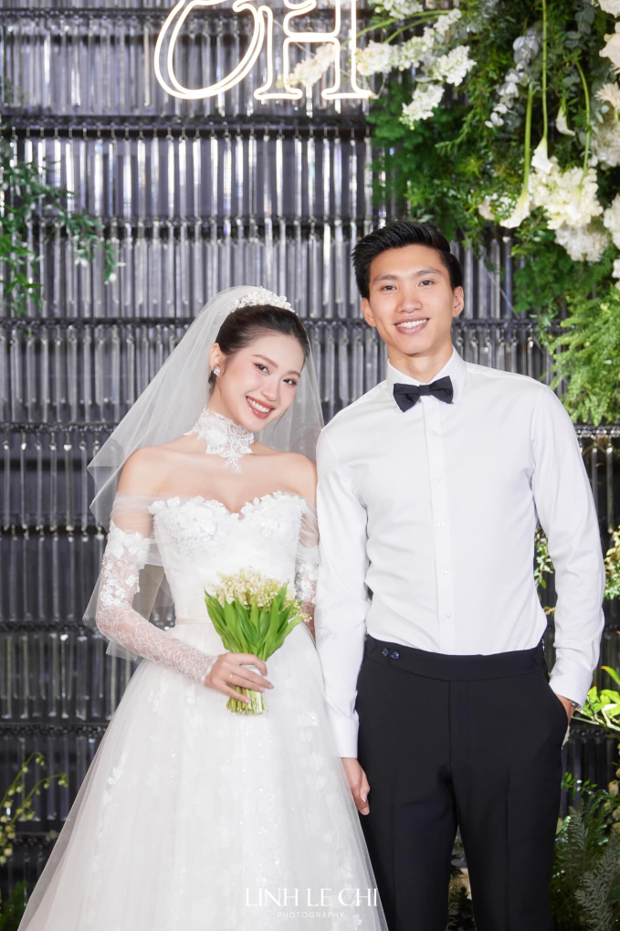 Ảnh cưới Văn Hậu - Hải My (Ảnh: FBNV)
