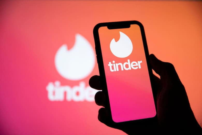 Tinder liên tục cập nhật các tính năng giúp hẹn hò an toàn