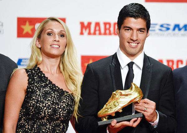 Sofia đồng hành cùng Suarez khi anh này nhận giải 