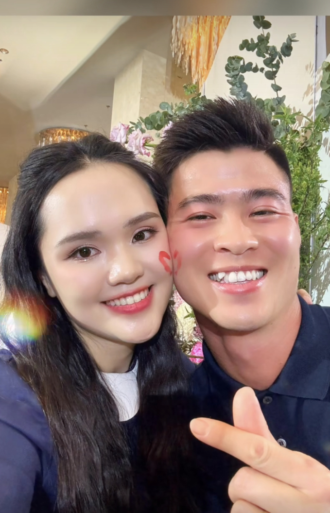 Duy Mạnh và Quỳnh Anh là cặp đôi đẹp trong làng bóng đá Việt