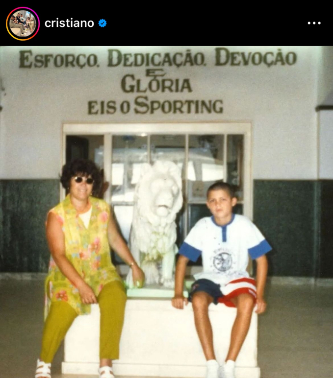 Ronaldo đăng hình chúc mẹ và bạn gái nhân 