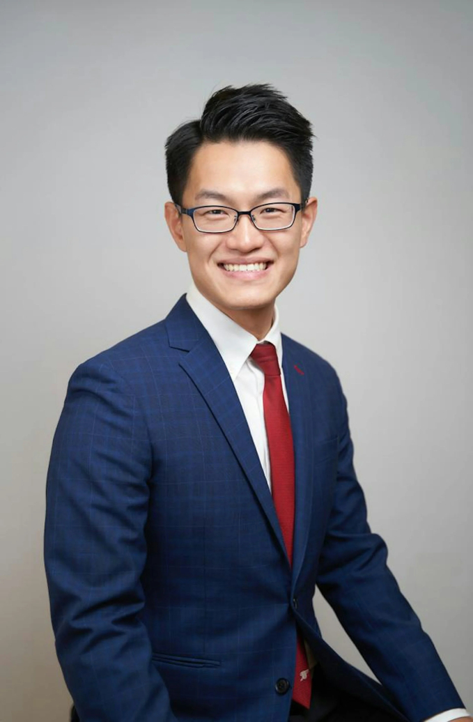 Bác sĩ Chen Yiqian, chuyên gia về điều trị nha chu Hồng Kông (Trung Quốc)