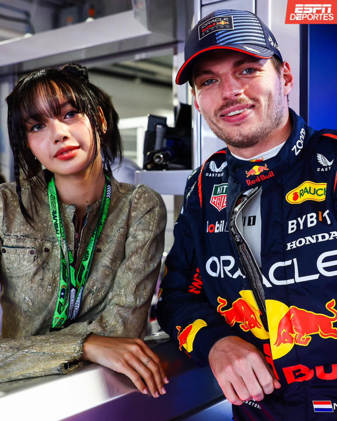 Lisa thần thái khi chụp hình cùng nhà vô địch F1 Max Emilian Verstappen