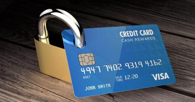 Khóa thẻ ngân hàng là điều đầu tiên cần làm sau khi phát hiện làm mất thẻ. Làm điều này càng sớm thì tiền trong tài khoản của bạn càng an toàn