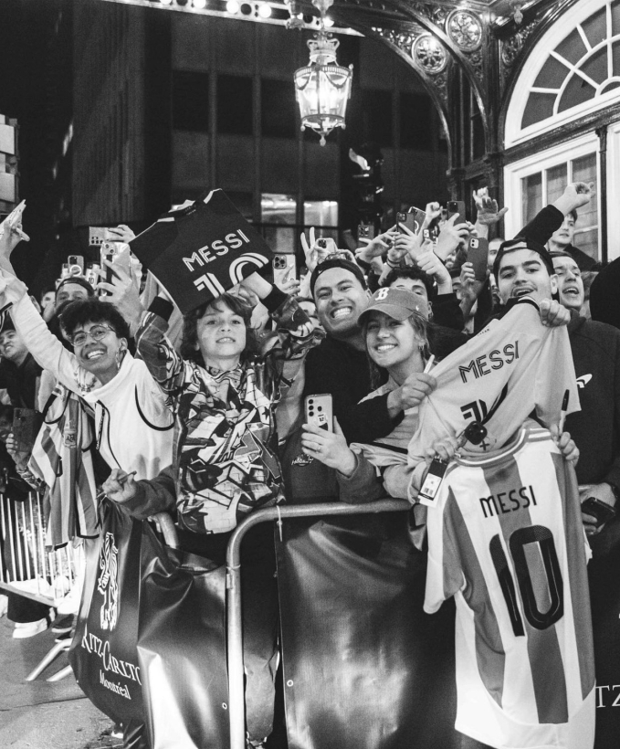 Người hâm mộ đã đến rất đông để chào đón siêu sao Argentina
