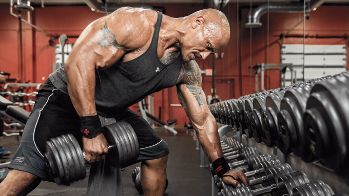 The Rock được cho đến phòng gym từ 4h sáng để tập luyện