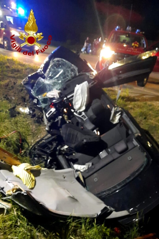Chiếc xe hư hỏng nặng sau vụ tai nạn