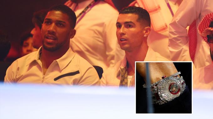 Ronaldo và chiếc đồng hồ nạm kim cương hiếm có