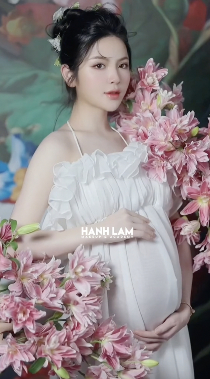 Nhan sắc của bà xã Quang Hải khi mang thai