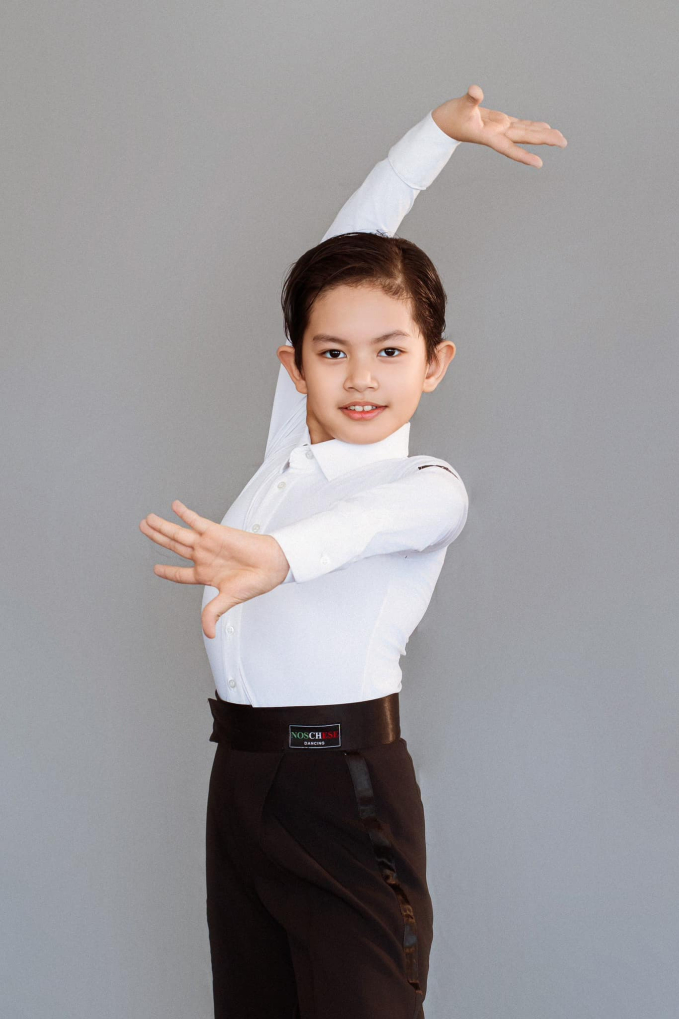 Cậu cả Kubi Minh Cường (sinh năm 2015) là người thừa hưởng tài năng dancesport của bố mẹ là hai kiện tướng đình đám Việt Nam. Mới 8 tuổi, Minh Cường đã cùng bạn diễn Linh San giành ngôi vô địch thế giới nội dung thiếu nhi