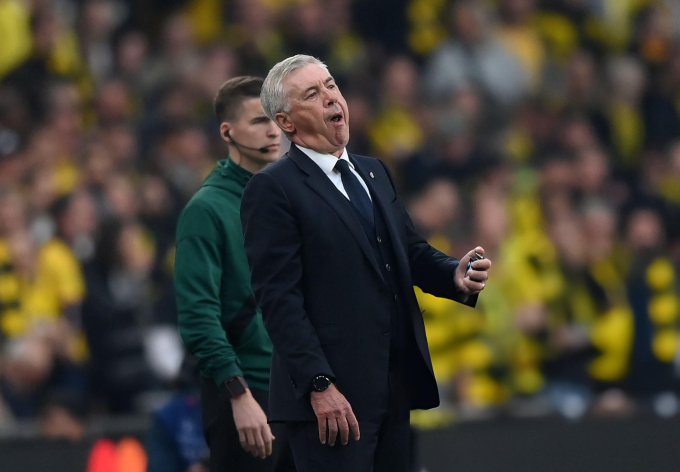 HLV Carlo Ancelotti giữ gương mặt 