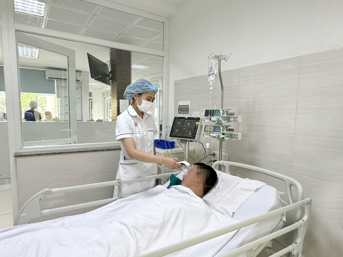  Khoa Hồi sức truyền nhiễm chăm sóc người bệnh tại khoa (hình minh họa)  