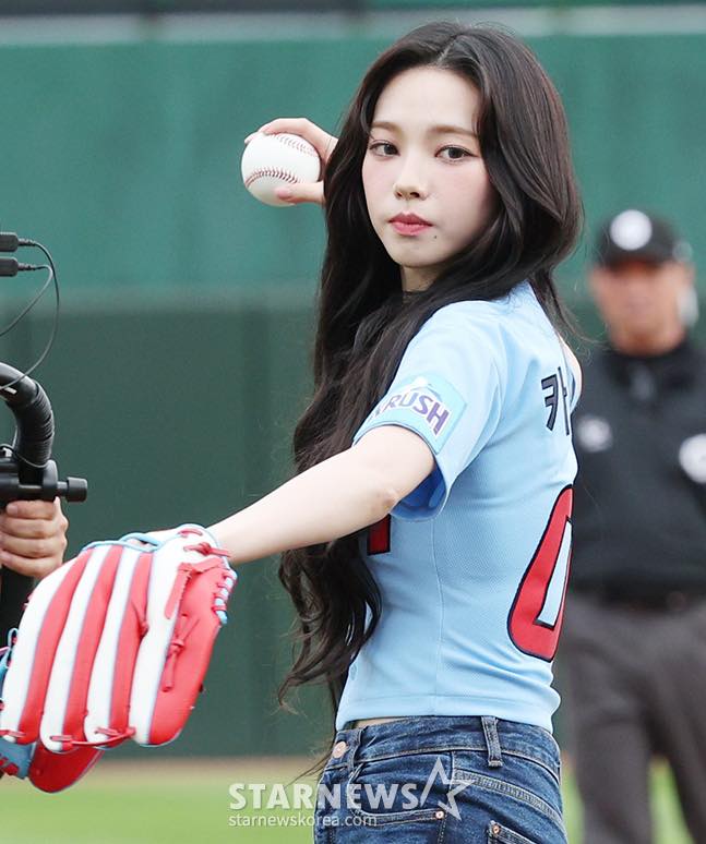 Cú ném mở màn của Karina được cho là đã đem đến may mắn giúp đội Lotte Giants lội ngược dòng và giành chiến thắng