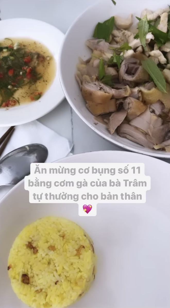 Cô còn làm cơm gà cho mọi người cùng ăn (Nguồn: Instagram nhân vật) 