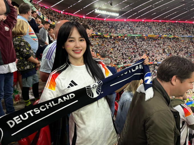 Cô gái Việt Nam trong trận mở màn của tuyển Đức tại Euro (Ảnh: NVCC)