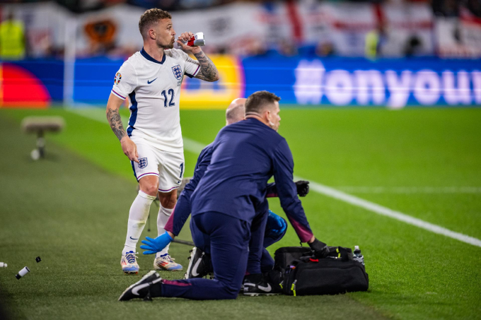 Thứ nước bí ẩn Trippier sử dụng tại Euro 2024