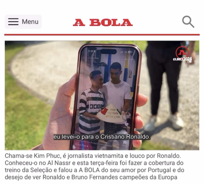 Trước đó Ronaldo từng ký lên nón của Đỗ Kim Phúc, anh xuất hiện trên báo chí Bồ Đào Nha 