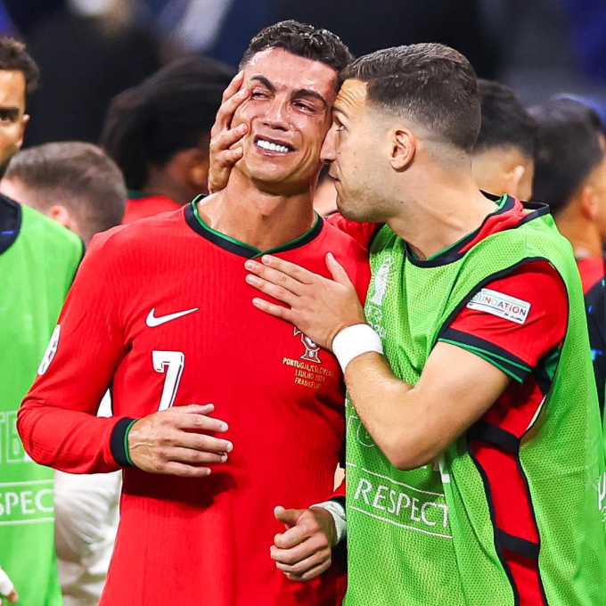 Ronaldo cũng không kìm được nước mắt