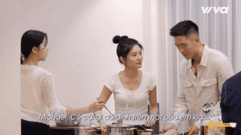 Michael Trương chủ động quan tâm Rayeon