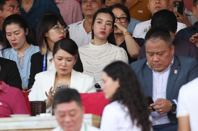 Trước đó, Mỹ Linh và Vinh Quang vừa tổ chức sinh nhật tròn 1 tuổi cho con gái đầu lòng. Theo đó, bé gái có tên thật là Tuệ An, tên thân mật ở nhà là Ti Mướp
