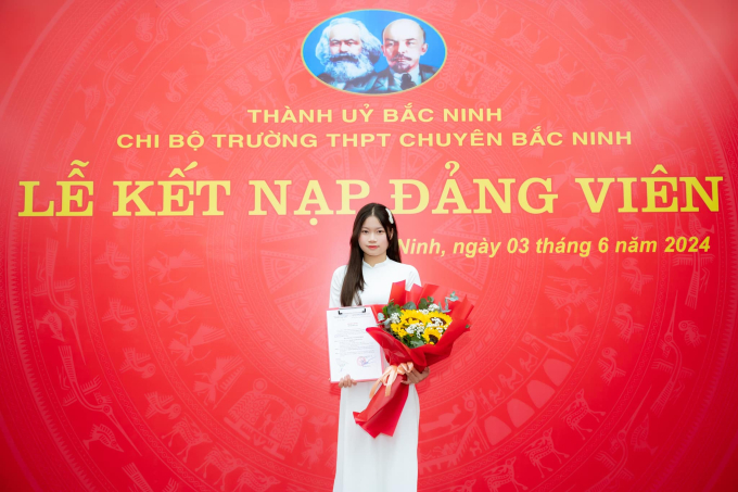 ... và Nguyễn Thị Phương Uyên là 2 học sinh ưu tú của trường THPT chuyên Bắc Ninh (Bắc Ninh)