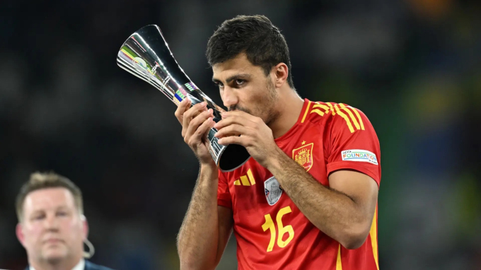 Rodri cũng có khả năng thắng cao sau chức vô địch Euro 2024 cùng danh hiệu cầu thủ hay nhất giải