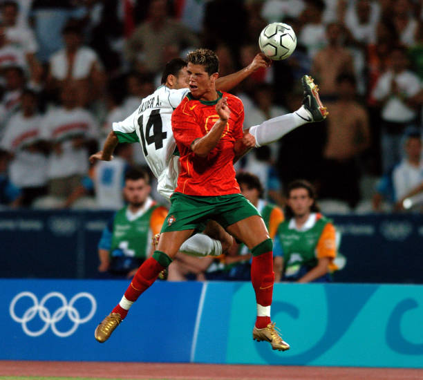 Ronaldo thi đấu nỗ lực nhưng không thể giúp Olympic Bồ Đào Nha đi tiếp tại Thế vận hội 2004