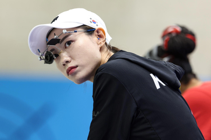 Kim Ye Ji nổi rần rần ở Olympic Paris vì màn trình diễn bắn súng với thần thái cực ngầu, được ví với diễn viên phim hành động. Tuy nhiên, ở nội dung sở trường, cô lại bất ngờ thất bại từ vòng bảng gây nhiều tranh cãi