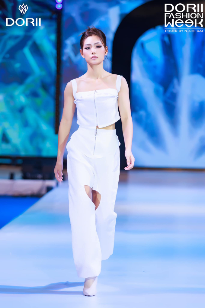 Nữ VĐV catwalk