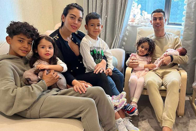 Gia đình nhỏ hiện tại của Ronaldo